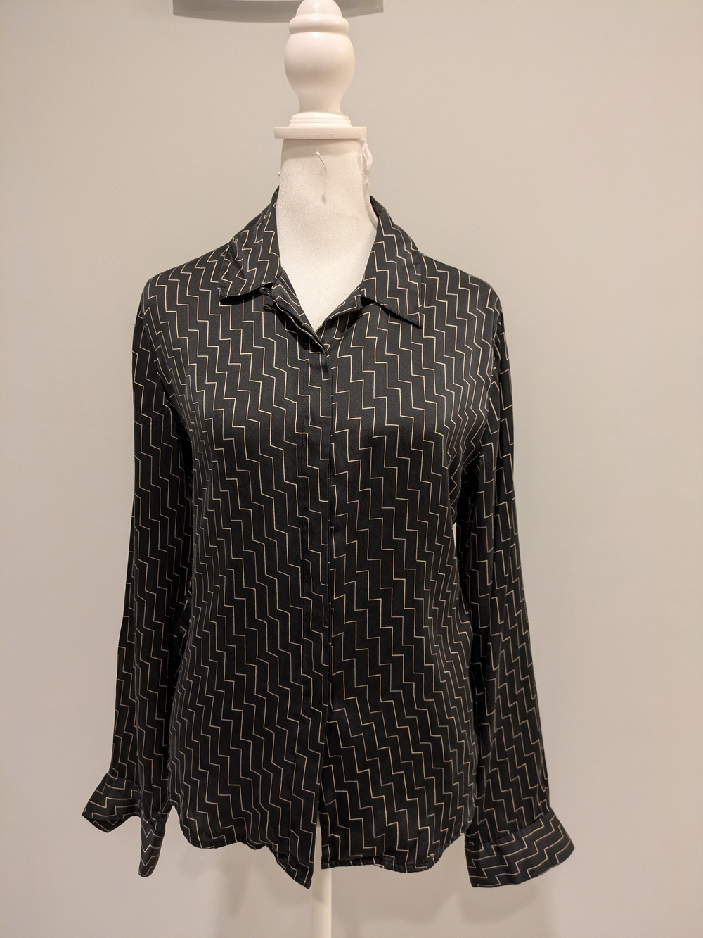 Women’s Black Zigzag-Print Button Down Shirt